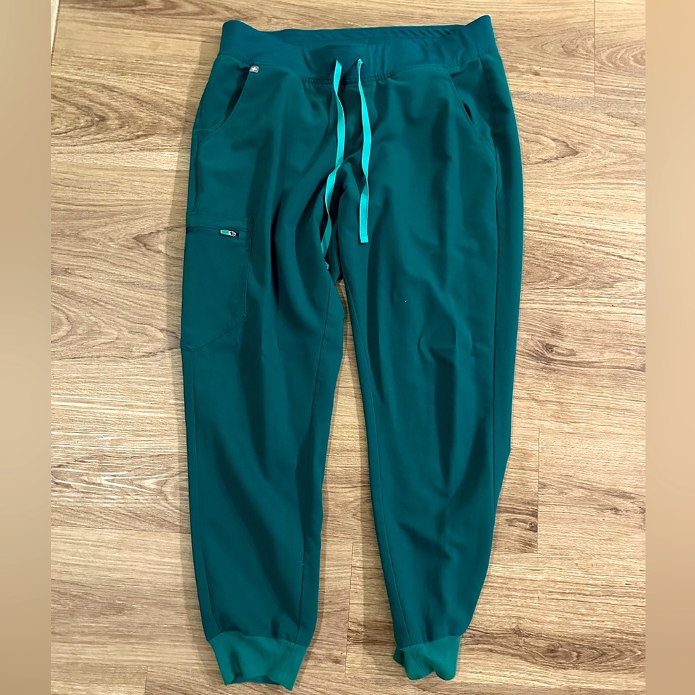 FIGS Zamora Jogger Scrub Pants - Hunter green